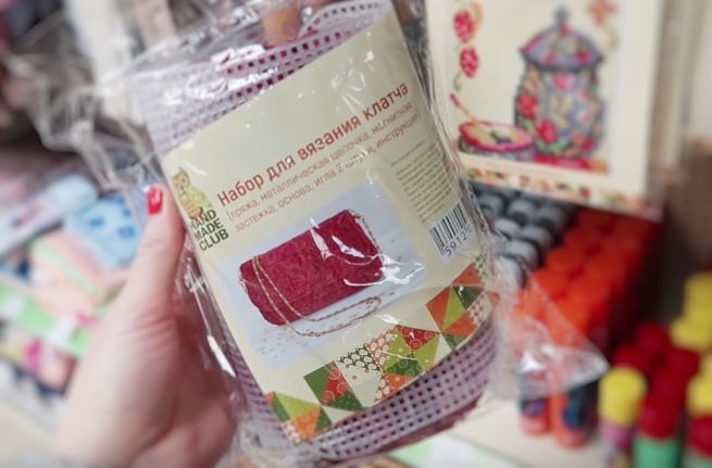 Набор для вязания клатча. Цена: 199 руб.