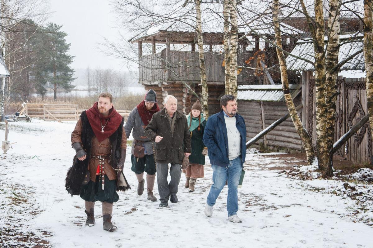 Даже Анатолия Николаевича туда затащили... Видимо он, как интеллигентный человек, не смог отказать...