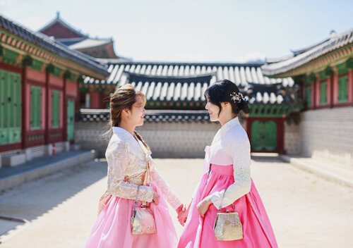 https://www.seoultravelpass.com/en/products/319-3355-hanbok-gyeongbok-palace-hanbok-rental