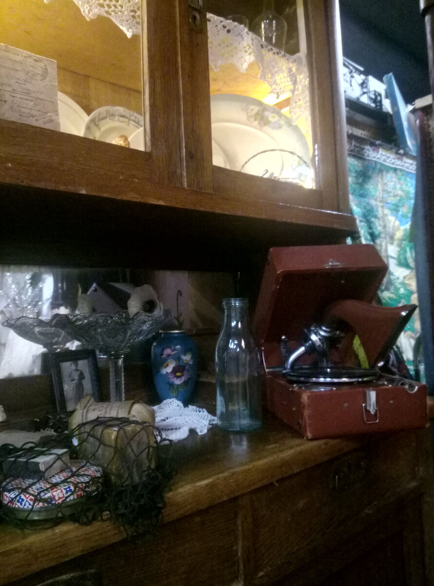 может кто-то узнает бабушкин шкаф, где всегда было много вкусного)