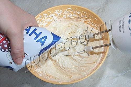 Торт молочная девочка со сметаной. Масляный крем для эклеров с молоком. Сливочно заварной крем. Творожно сметанный крем. Рецепт крема для медовика.