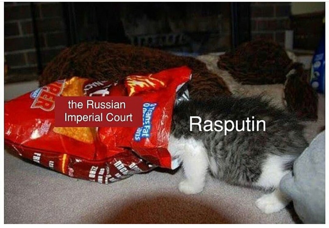 *Российский Императорский Двор* Распутин: *лезет*