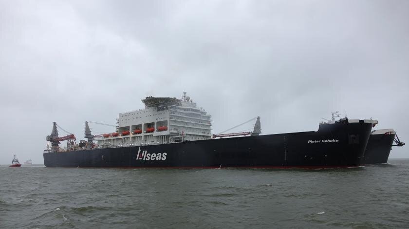 Трубоукладчик компании Allseas.