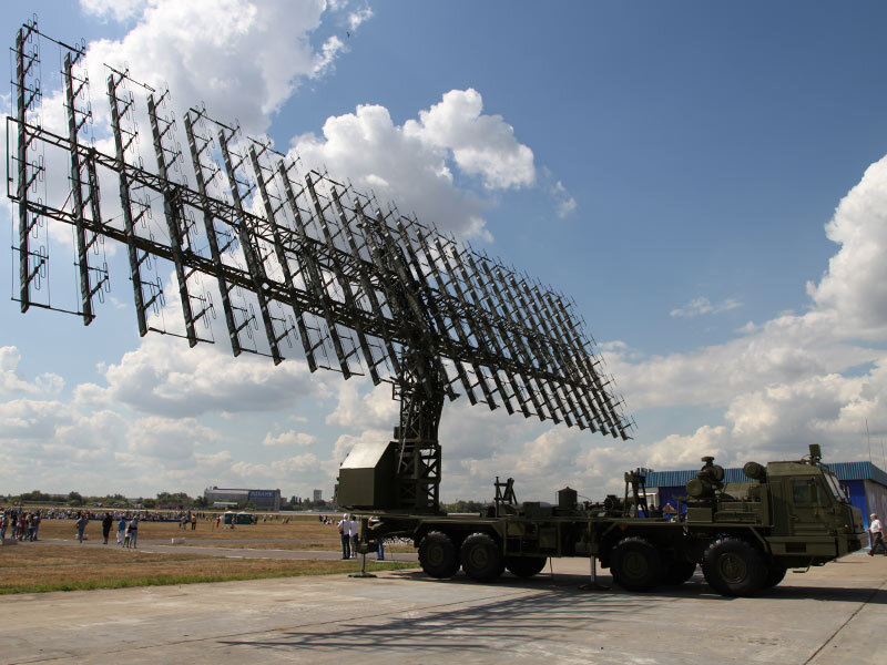 
Метровый модуль РЛС РЛМ-М комплекса РЛС 55Ж6МЕ "Небо-МЕ", Раменское, выставка к 100-летию ВВС России, 10 августа 2012 г. (фото - Виталий Кузьмин, http://vitalykuzmin.net).
