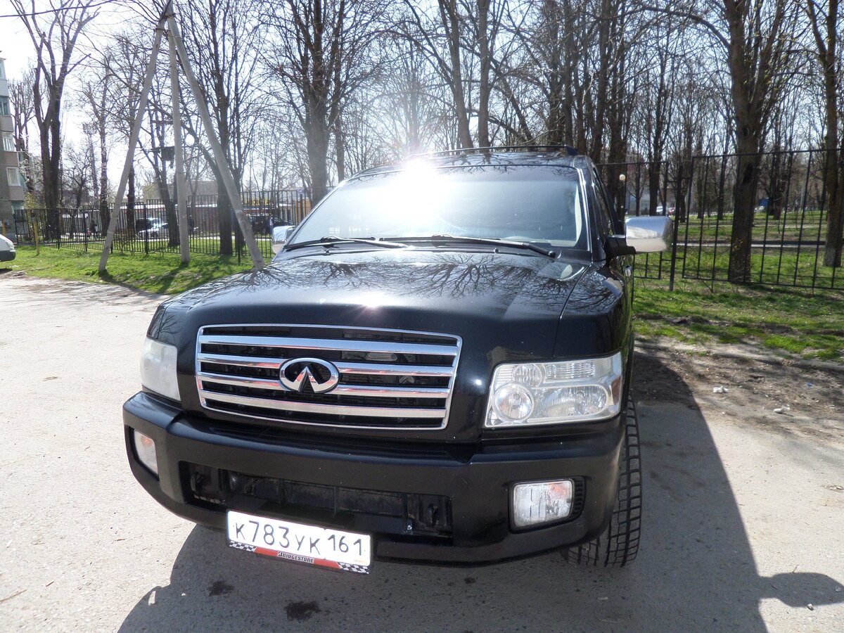 Реальный случай. Купил знакомый эту машину ( Финик QX56 2004 года ) и жил в ней 2 месяца, потому что денег не было хату снять, да и не ездил особо на ней потому что эта скотина жрала 20+ литров по городу! 