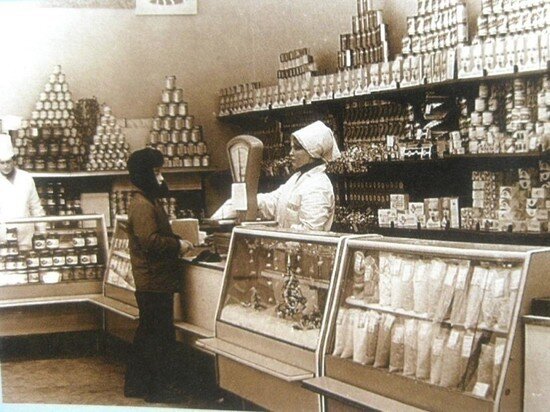 В советском магазине.  Фото Яндекс. Картинки.ородская булочка. Фото  взято с Яндекс  Картинки. 