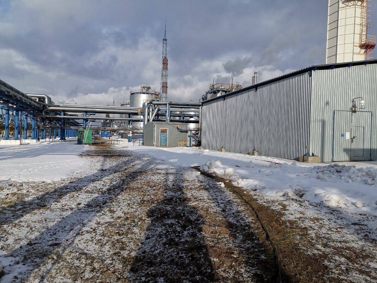 Несмотря на свой возраст, завод оснащён современным оборудованием. 