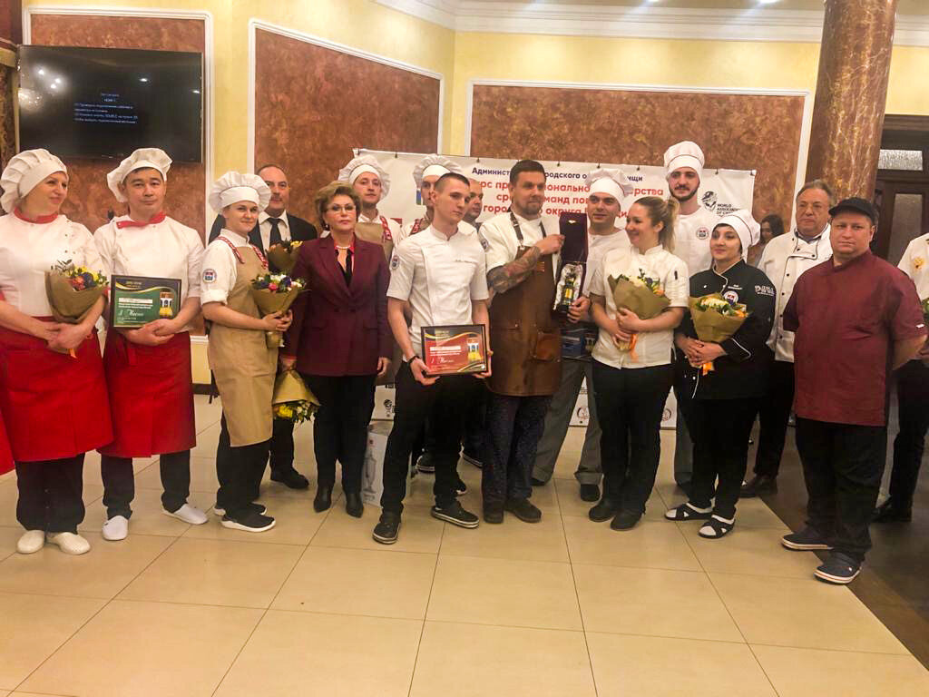 Теремок вакансии. Повар в гостинице. Повариха в школьной столовой. Современный повар. Ирина коннова шеф повар.