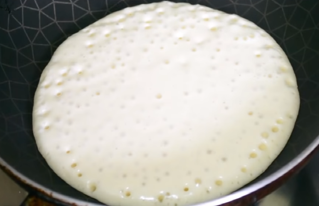 Примерно такими пузырьками должен покрыться блин