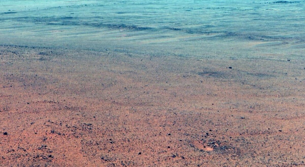 Скалы образуют древний канал, по которому вода могла когда-то течь на Марсе.
ФОТОГРАФИЯ НАСА