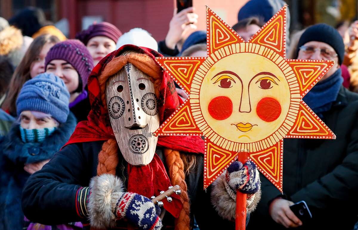 Главный символ масленицы. Атрибутика Масленицы. Атрибуты Масленицы. Атрибутика доч мамоеницы. Украшения на Масленицу.