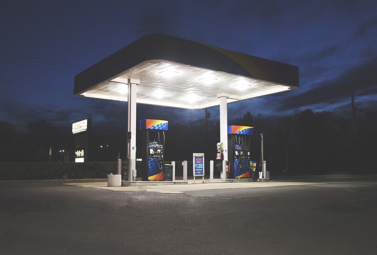 фото взято с https://www.989xfm.ca/wp-content/uploads/gas-station-2237497_1920.jpg