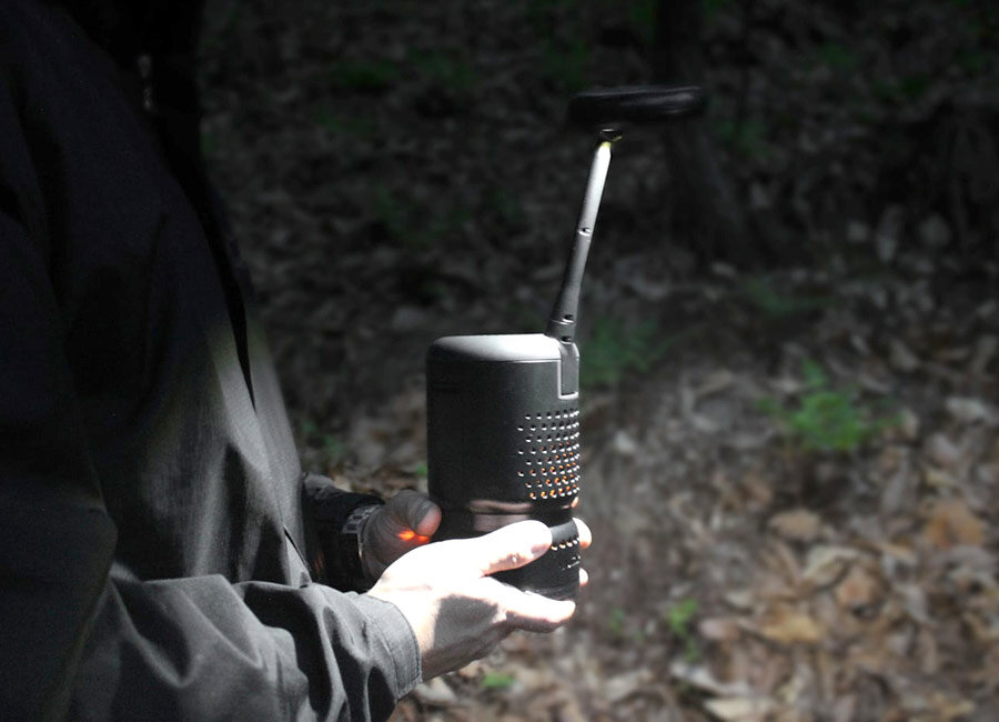 Благодаря запатентованной технологии инженеры Lumir нашили возможность стабилизировать электропитание своего кемпингового фонаря и, обеспечить работу светодиодов без мерцания. 