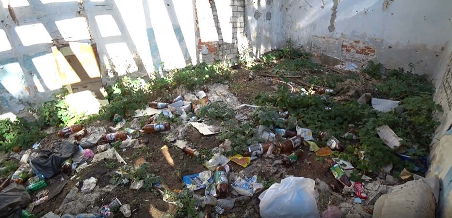 Заглянув внутрь мы можем наблюдать такую картину