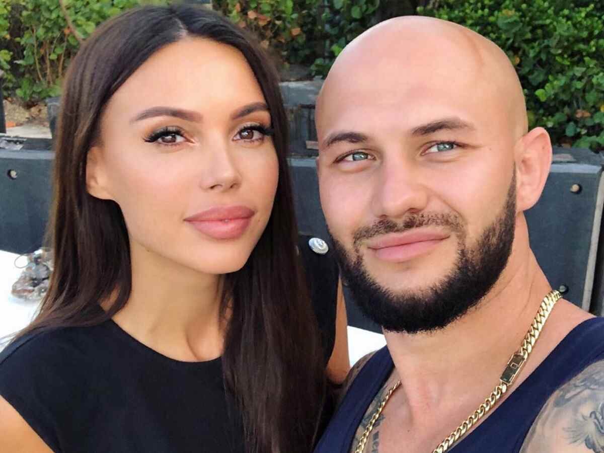 Джиган и Оксана Самойлова и на заднем фоне Таргетированная реклама.