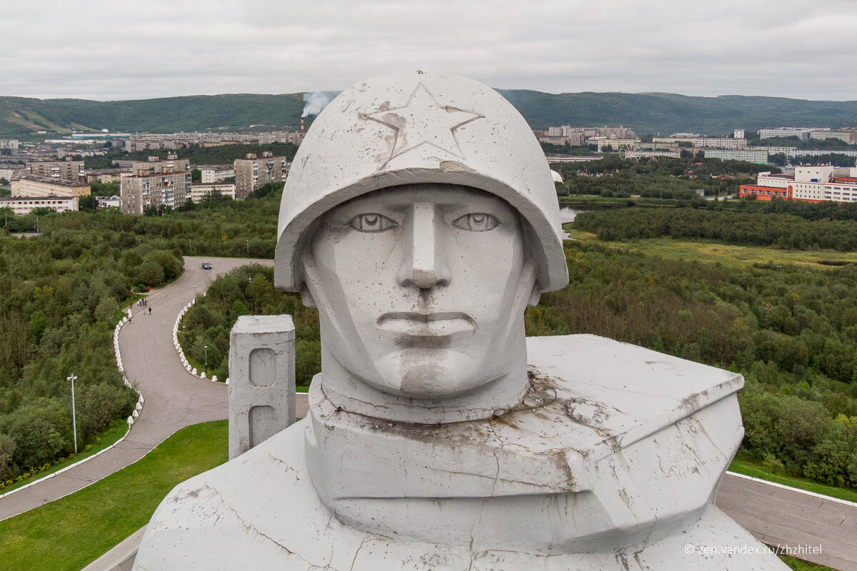 Алеша мурманск. Солдат Алеша Мурманск. Мурманский Алеша памятник рисунок. Памятники Алеша Родина мать. Статуя солдата в Мурманске.