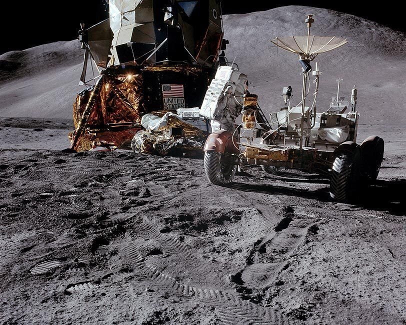 Ровер Аполлона-15 и следы от него
