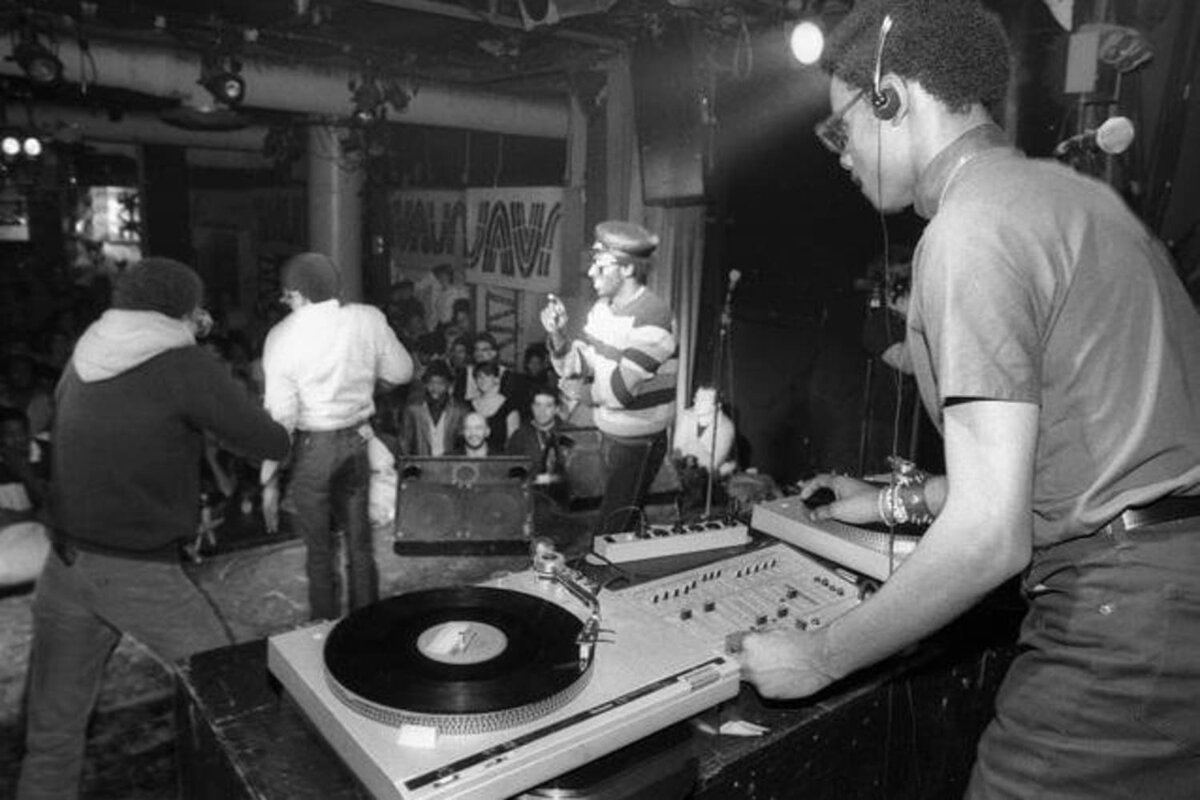 Диджеи 70-х годов рэп. Отечественный битмейкер. Hip hop dj mixing. Hip hop dj mixing. Dj greek.