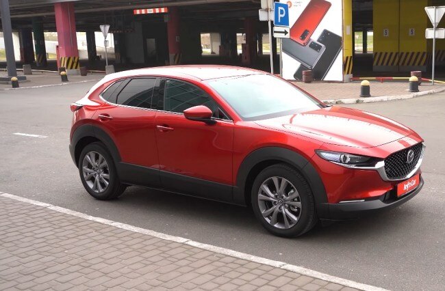 Mazda CX-30 вид сбоку