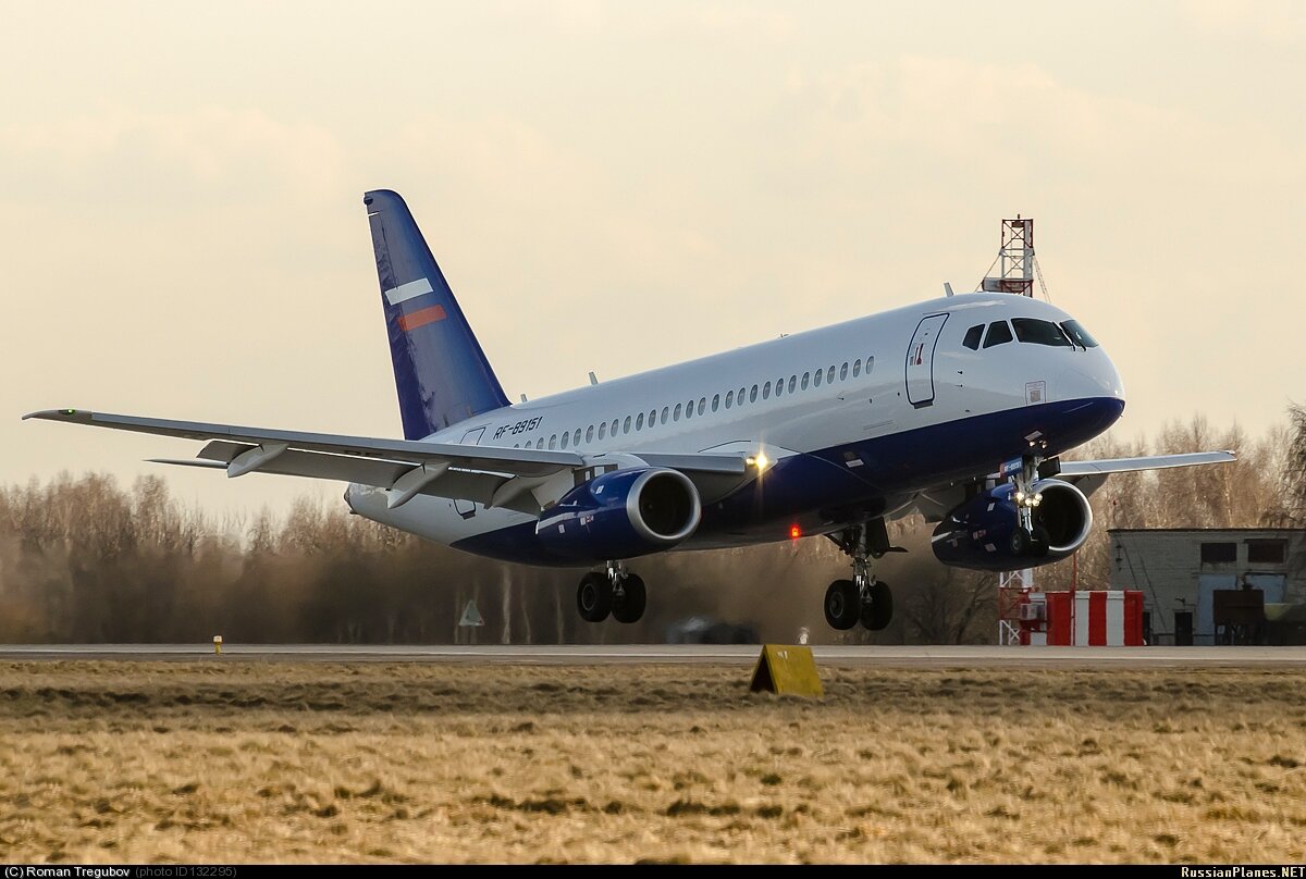 Sukhoi superjet 100 пассажирские самолеты