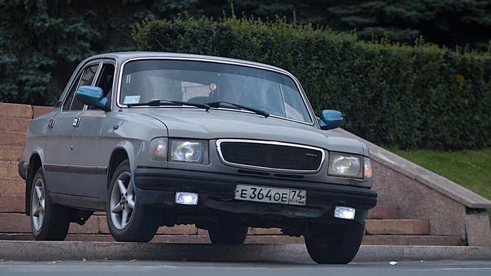 Дерзкая Волга на ступеньках