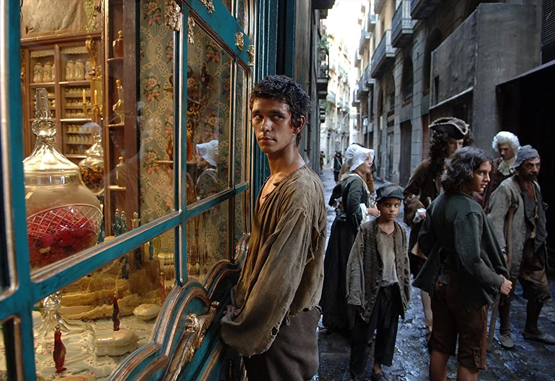 Фрагмент фильма "Парфюмер. История одного убийцы" 2006 год (Perfume: The Story of a Murderer, 2006). Найдено в свободном источнике через поиск Яндекс.Картинки. 
Я нахожусь  в таком же положении как главный актер на картинке:  за стеклом, пока недоступный мне мир парфюмерии - сочный, яркий, загадочный, прекрасный. А пока стою в тени и размышляю. 