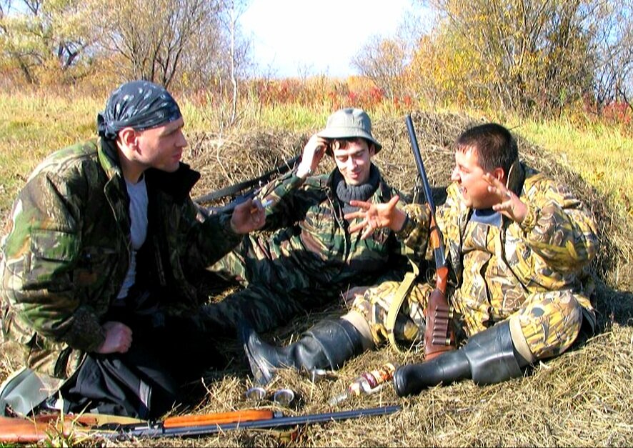 - Мужики, я тут кабана встретил! Воооот такая морда!.. 😂 Фото с сайта obshe.net, обработка автора