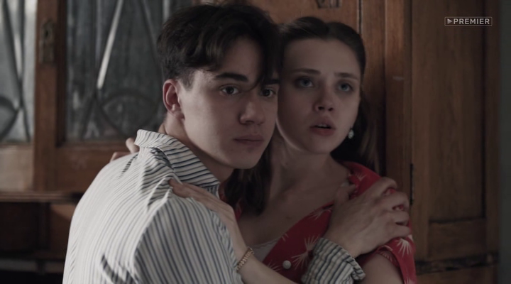 А 24-х летний Виталий Андреев играет 14-ти летнего Володю Шахурина. А может и сойдут они оба за четырнадцатилеток. 