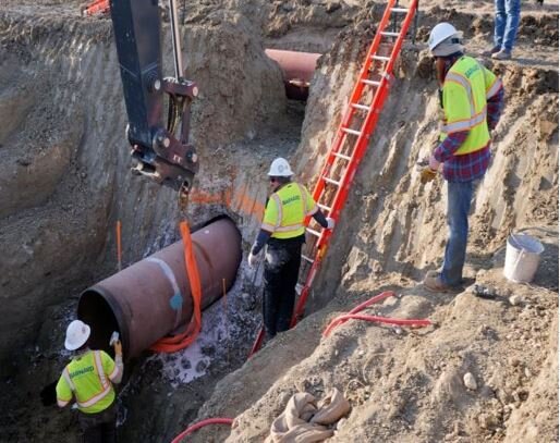 прокладка нефтепровода на границе США и Канады. фото https://www.cbc.ca/news/canada