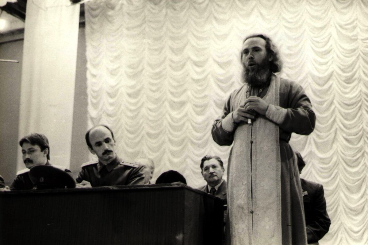 23 декабря 1990г. 1-й БК ст. станица Гундоровская. Настоятель Гундоровского храма Владимир Гладышев