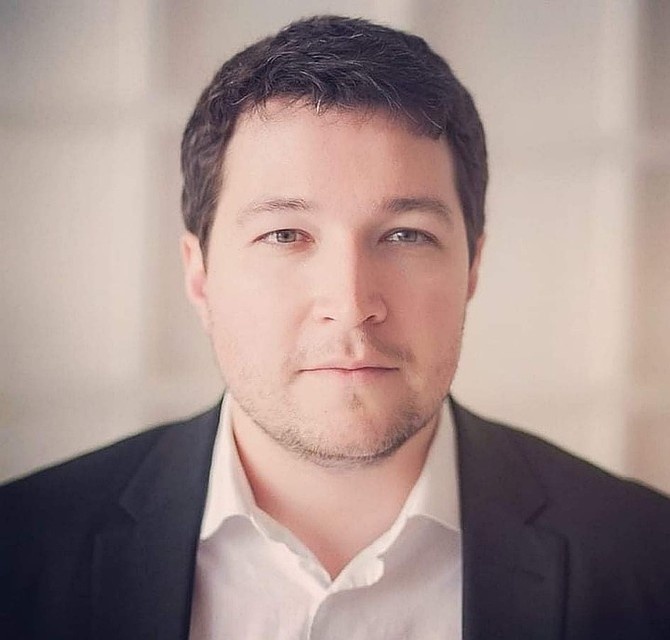 Николай Крючков, вы его знаете.