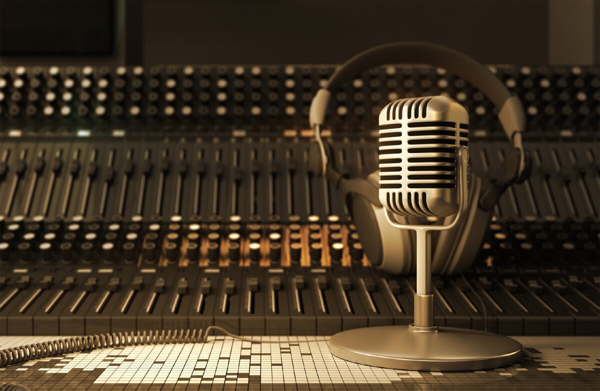 5 февраля в 13.00 на радио Говорит Москва (94.8 FM) 
Борзенкова Наталья Станиславовна, руководитель офиса «Митино»

 Сколько времени может занять обмен жилья и от чего это зависит?   Какие документы нужно подготовить, если вы продаете или покупаете квартиру?
 Когда можно и нужно торговаться?

 9 февраля в 12.08 на радио Эхо Москвы (91.2 FM)

Борзенкова Наталья Станиславовна, руководитель офиса «Митино»

 Всегда ли нужно участие риэлтора в сделке?
 Как найти оптимальный вариант покупки квартиры?
 Что нужно знать, чтобы выстроить верную стратегию операции с жильем?

 16 февраля в 12.08 на радио Эхо Москвы (91.2 FM)

Санина Ирина, юрисконсульт офиса «Севастопольское»

 Как минимизировать риски при проведении операций с жильем?
 Что необходимо проверять при покупке квартиры?
 Кто поможет эффективно решить квартирный вопрос?

 17 февраля в 13.00 на радио Говорит Москва (94.8 FM)

Санина Ирина, юрисконсульт офиса «Севастопольское»

 Что происходит на рынке недвижимости сейчас и ждет нас в дальнейшем?
 Как найти оптимальный вариант обмена жилья?
 Новостройка или «вторичка»: что предпочесть?

