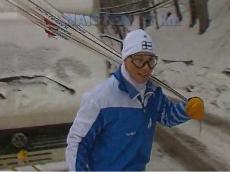 Марьо идет к месту старта гонки на 5 км. 