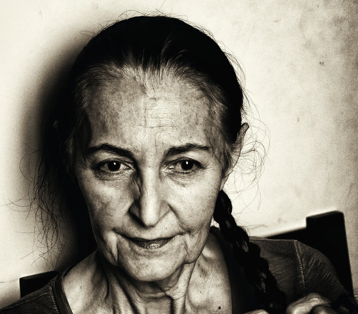 Климакс. Долгая женщина. Женщина в долгах. Немолодая женщина. Радостная женщина средних лет.