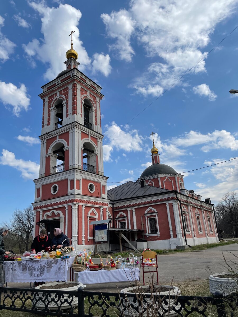 Храм. Скоро Пасха, а весна уже на дворе