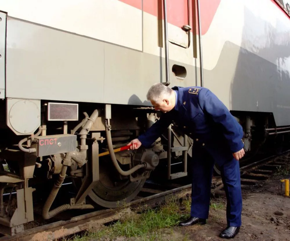 Техническое обслуживание подвижного состава. Приемка Локомотива локомотивной бригадой тепловоза. Порядок приемки Локомотива локомотивной бригадой. Локомотивная бригада депо. Сенная. 2эс6 приемка машинисту электровоза.