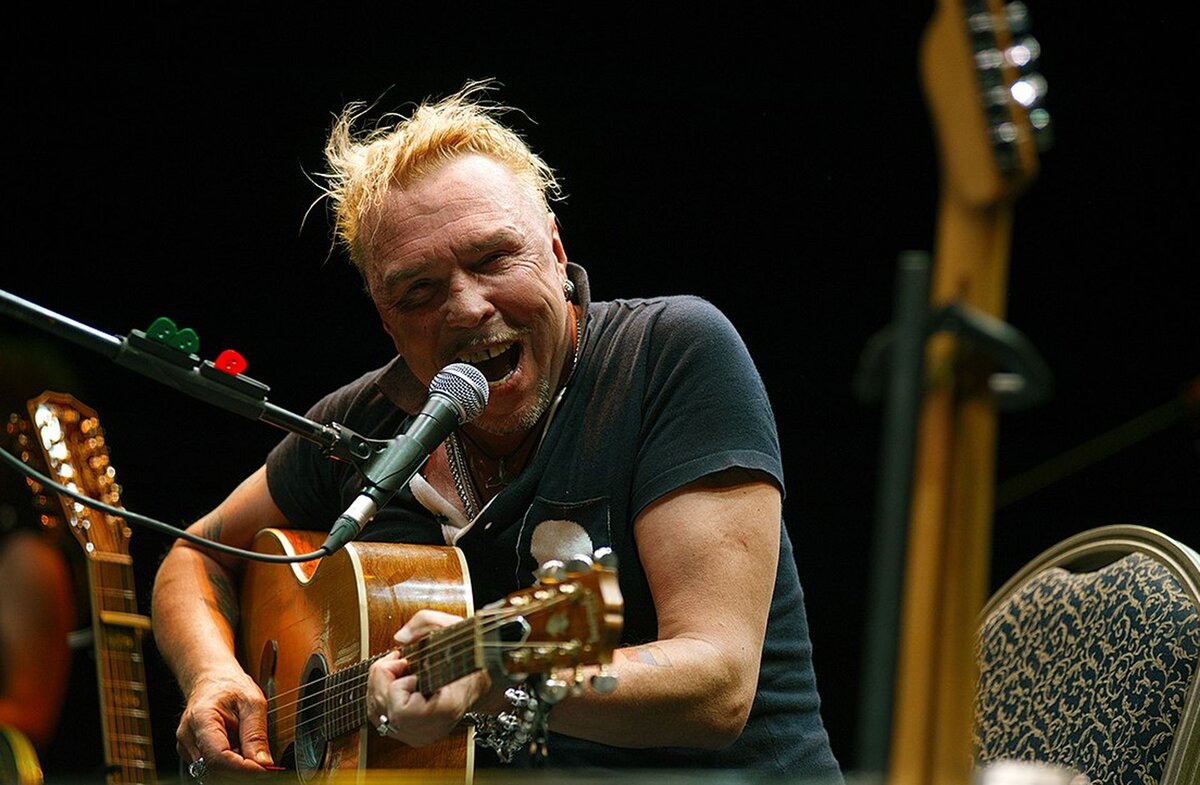 Поэт, композитор, киноактер, режиссер театра и кино Гарик Сукачев