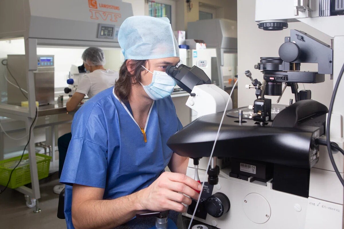 Сильная эмбриология: профессионализм эмбриологов, оснащенность лаборатории, слаженная работа с репродуктологами и пациентами
