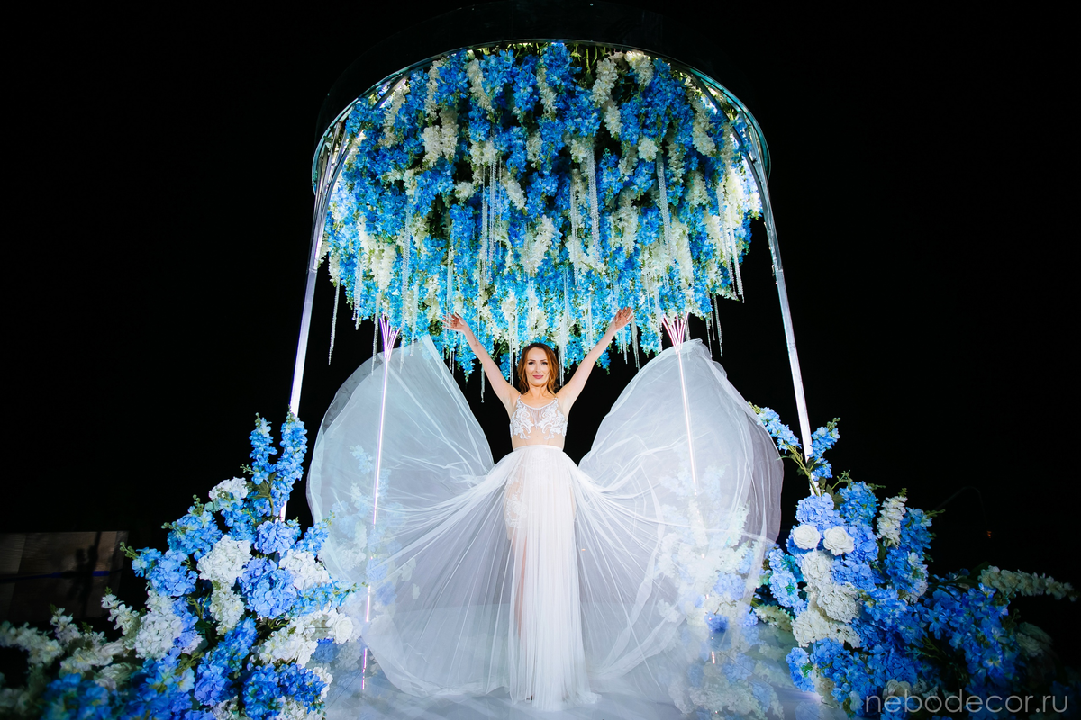 Ночью эта локация служила фотозоной 