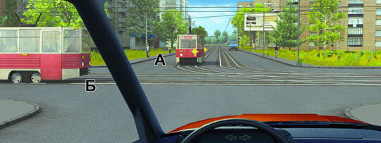 Вы намерены проехать перекресток в прямом направлении. Кому Вы должны уступить дорогу?