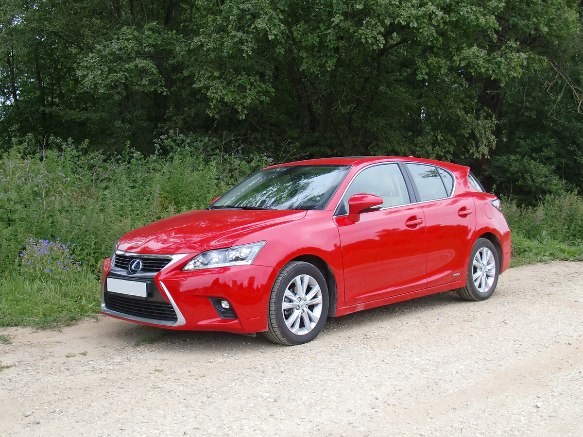 Lexus CT 200h. Фото из архива CarExpert.ru