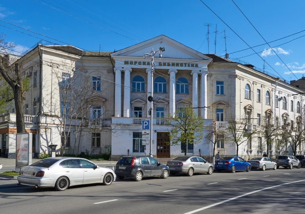 Здание Морской библиотеки имени адмирала М.П. Лазарева. Источник: virtual-sevastopol.ru.