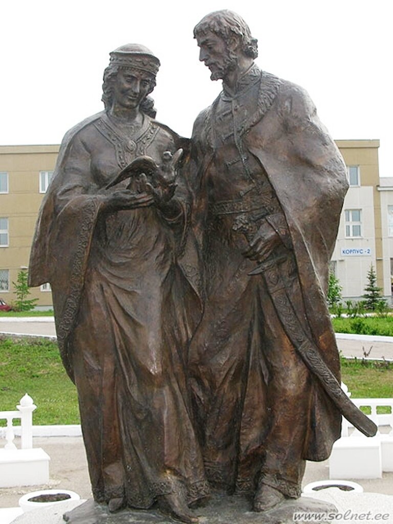 Памятник Петру и Февронии в Ульяновске. Авторы Олег Клюев и Николай Анциферов