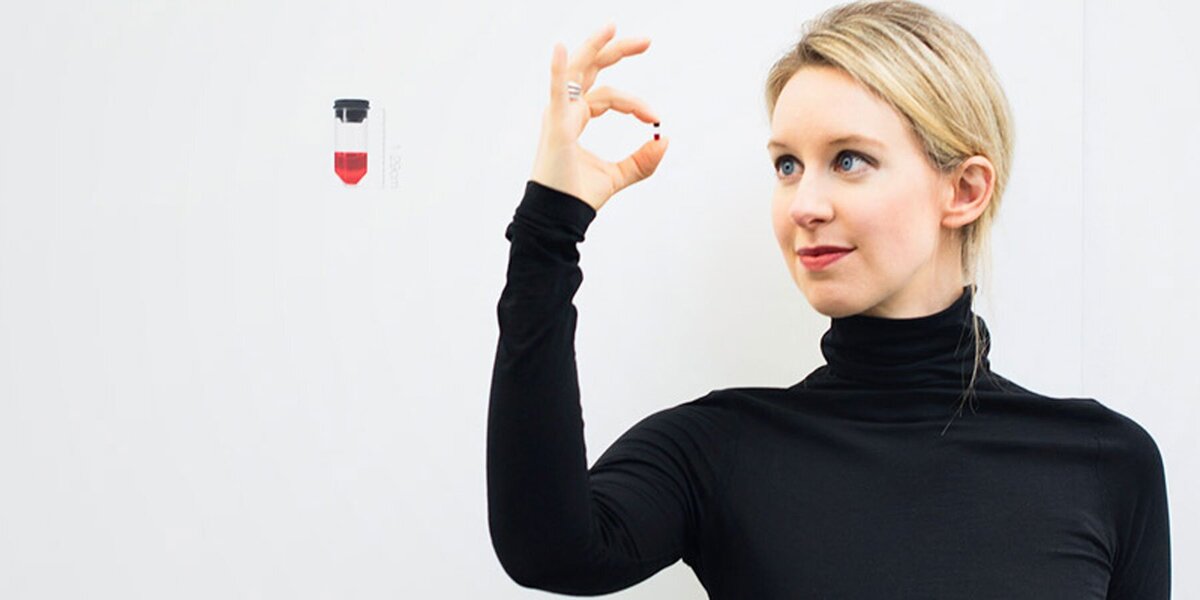 Элизабет Холмс с ее "инновационным" устройством