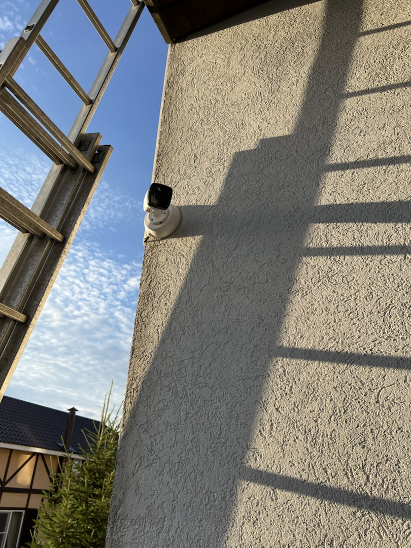 Каждая камера отслеживает свой участок.