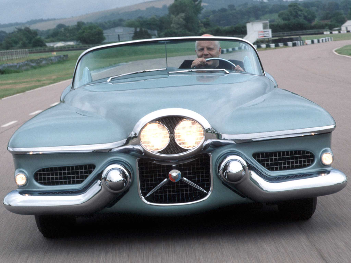 Автомобилей старше 5 лет. Buick lesabre 1951. 1951 Buick lesabre Concept. GM lesabre 1951 года. Бьюик концепт.