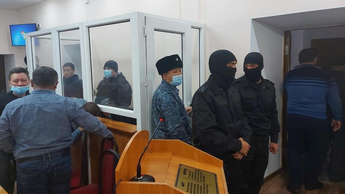    Зал суда в Уральске:NUR.KZ