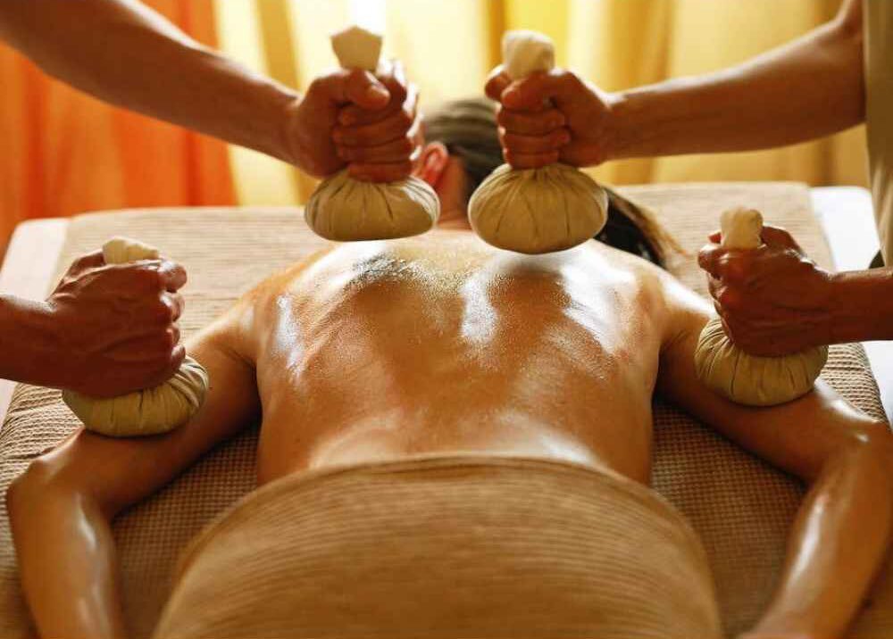 Массаж поди - аюрведический массаж травяными мешочками