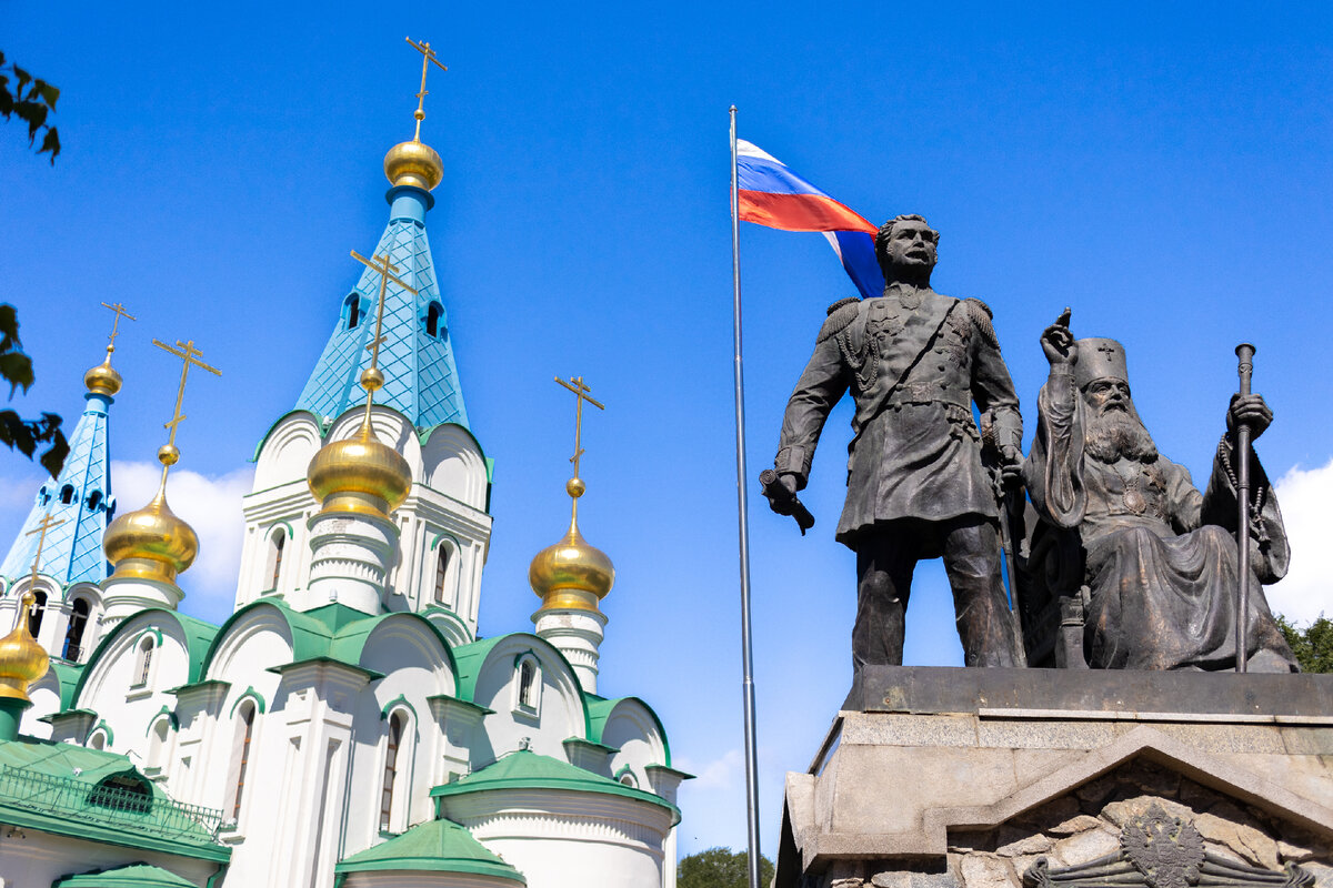 Благовещенский собор и памятник Муравьеву-Амурскому и святителю Иннокентию, Рёлочный переулок, 15