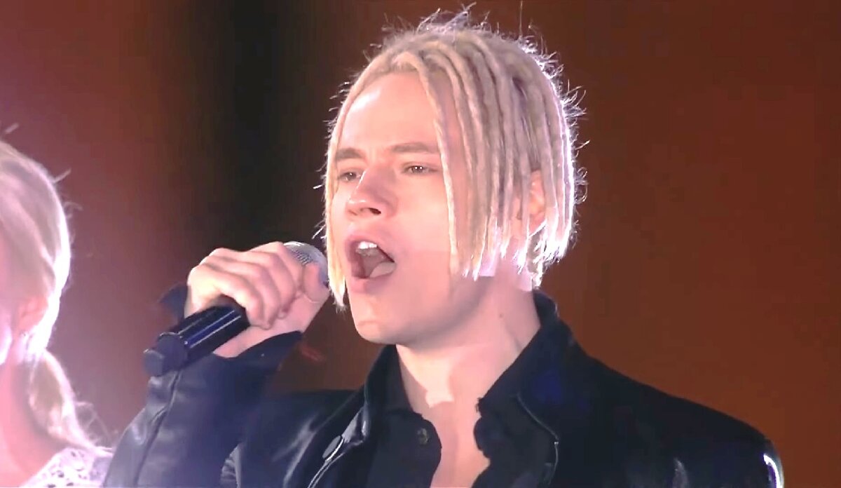 Шаман на Красной площади 30 сентября 2022 года. Гимн России